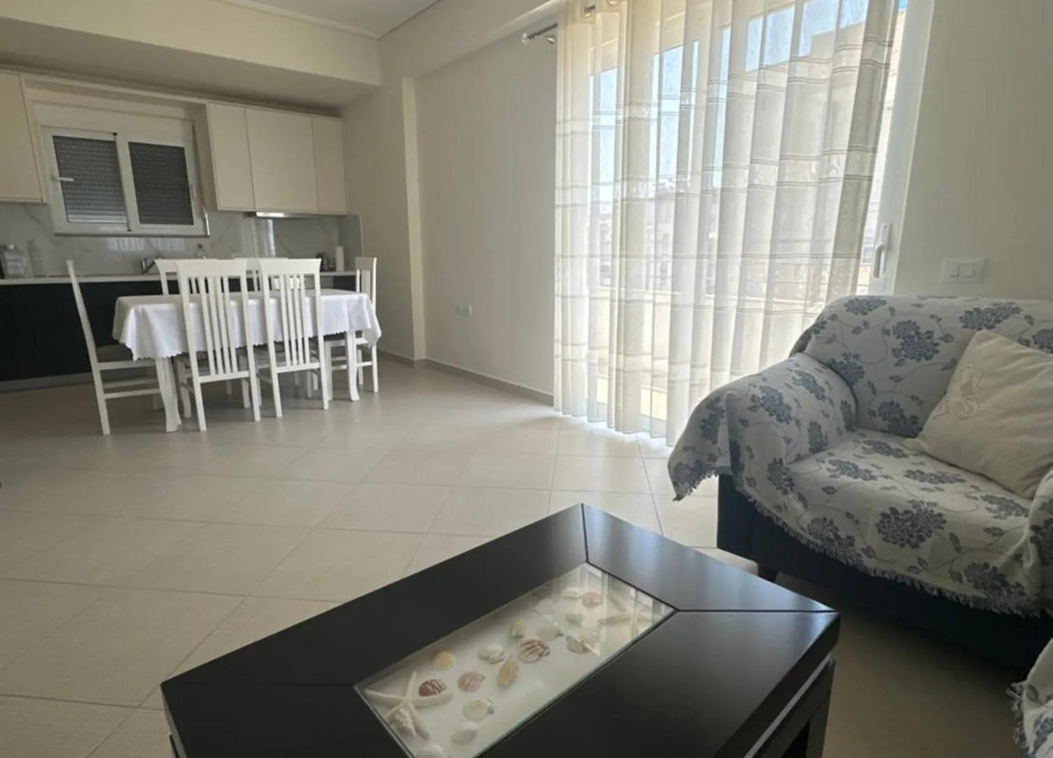 סרנדה Aura Apartment 0*,