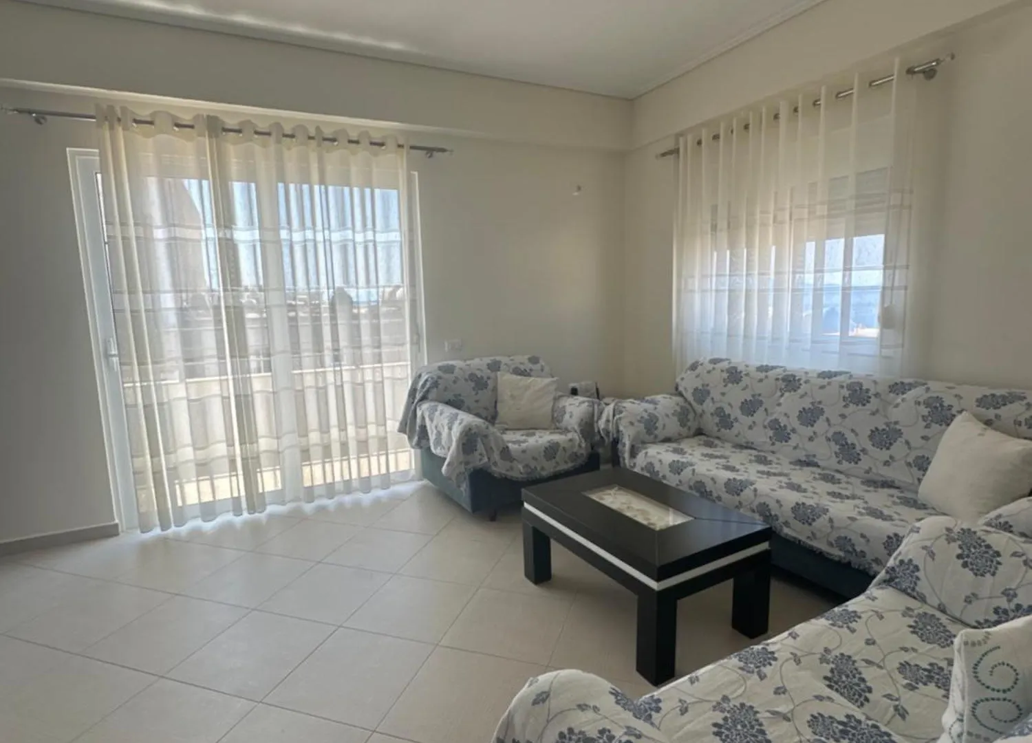 סרנדה Aura Apartment אלבניה