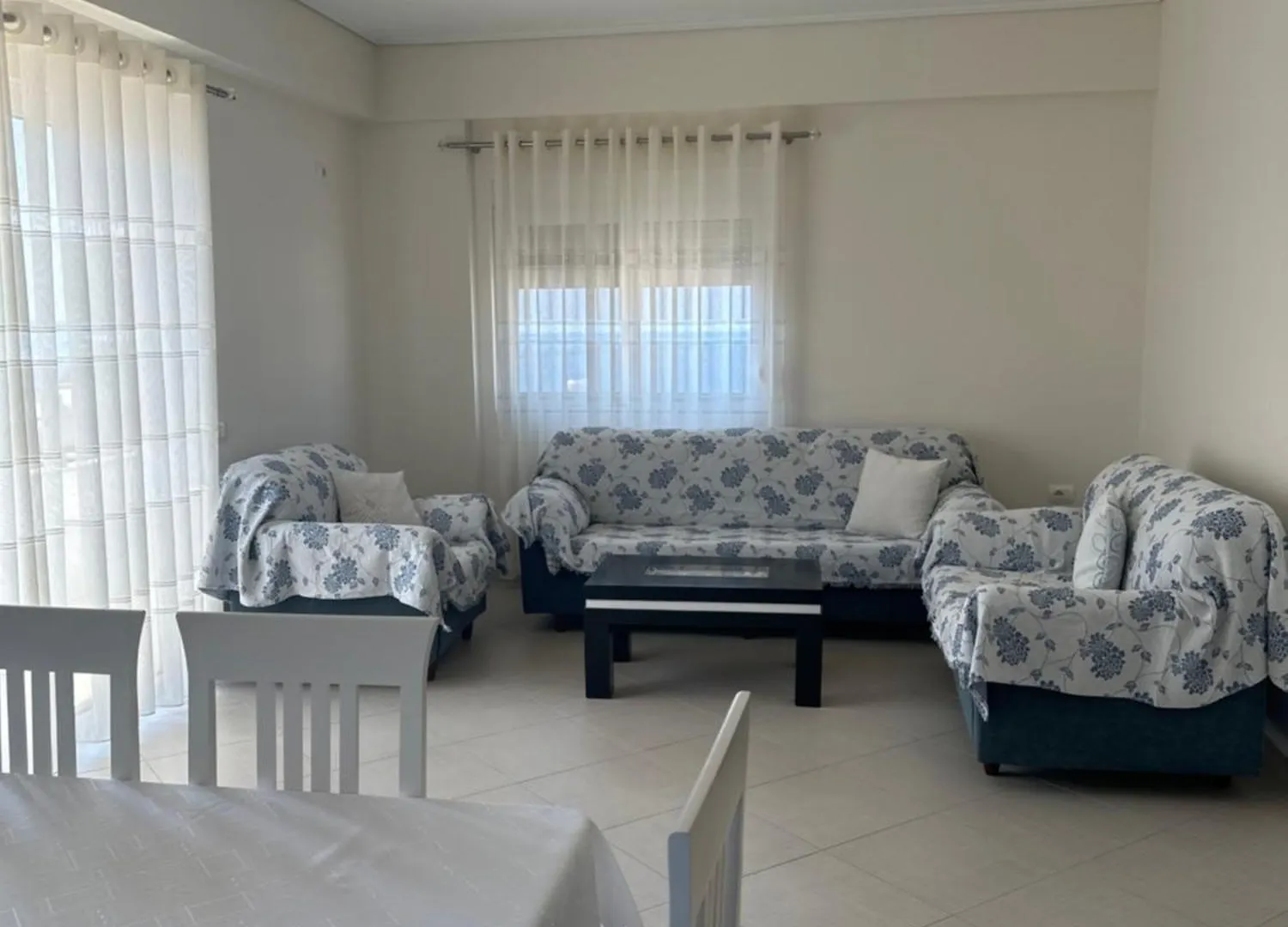 סרנדה Aura Apartment אלבניה
